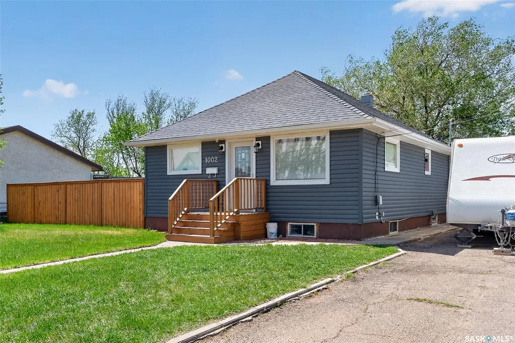 1002 4th Avenue SW Moose Jaw SK S6H 5W1