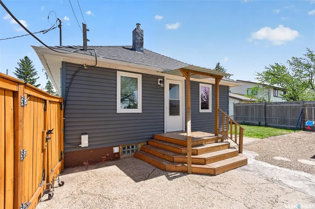 1002 4th Avenue SW Moose Jaw SK S6H 5W1