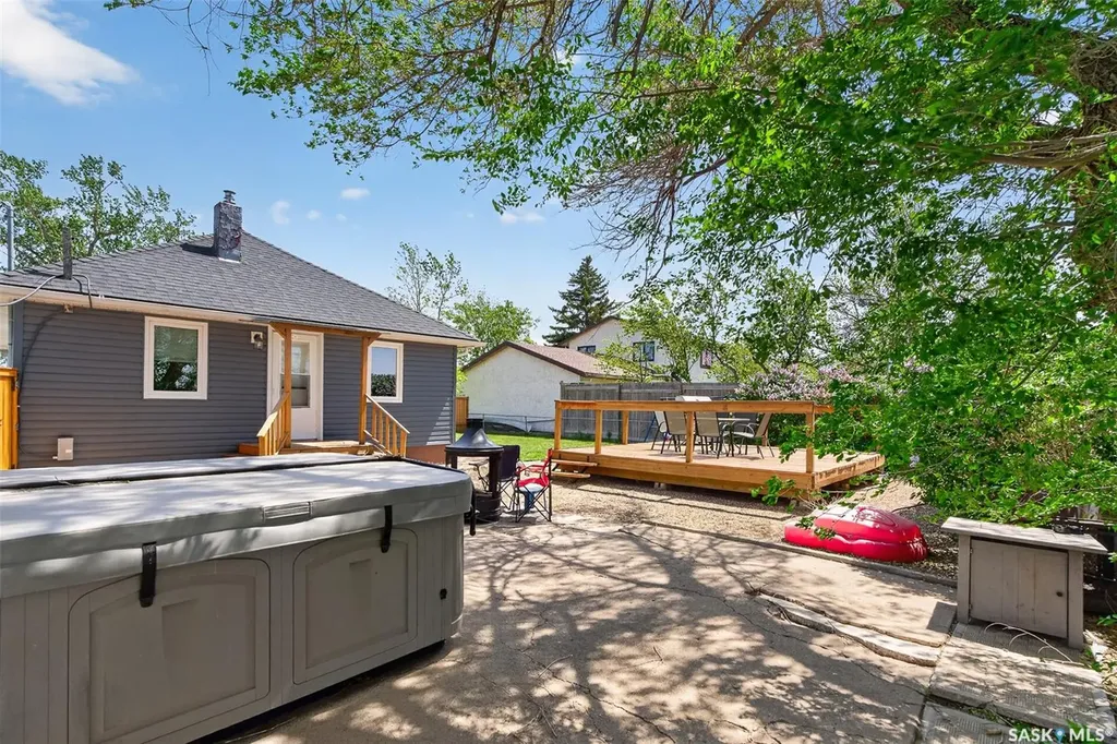 1002 4th Avenue SW Moose Jaw SK S6H 5W1