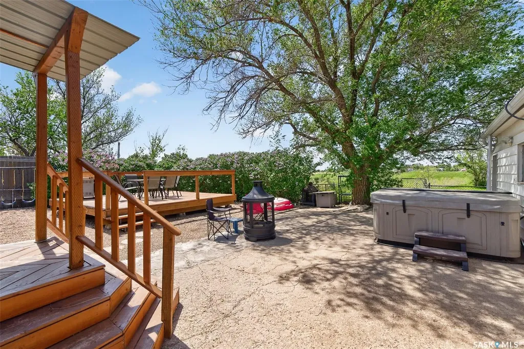 1002 4th Avenue SW Moose Jaw SK S6H 5W1