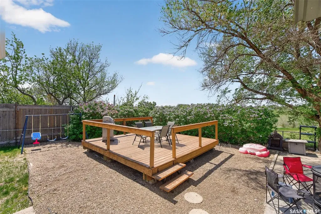 1002 4th Avenue SW Moose Jaw SK S6H 5W1