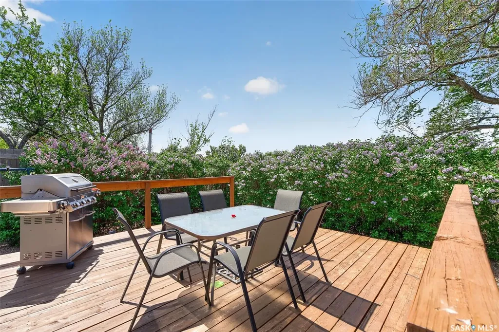 1002 4th Avenue SW Moose Jaw SK S6H 5W1