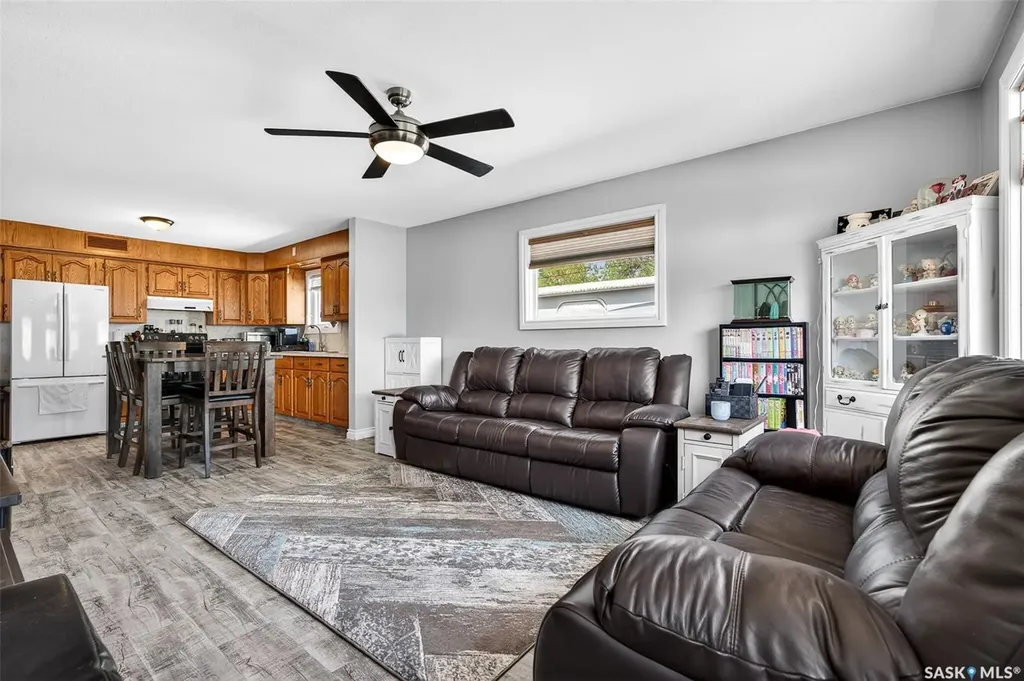 1002 4th Avenue SW Moose Jaw SK S6H 5W1