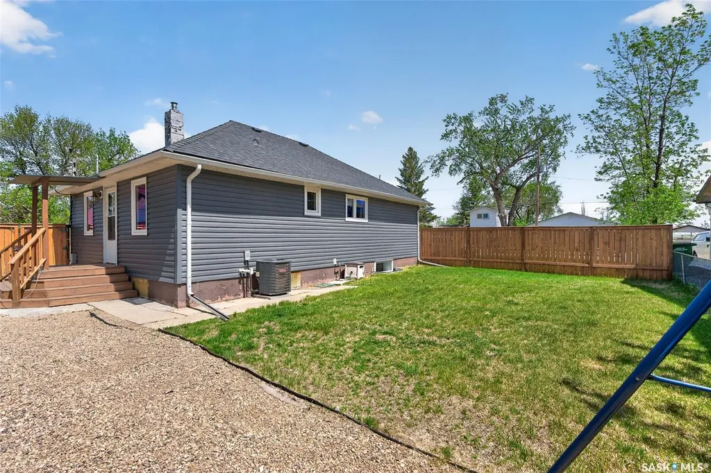 1002 4th Avenue SW Moose Jaw SK S6H 5W1