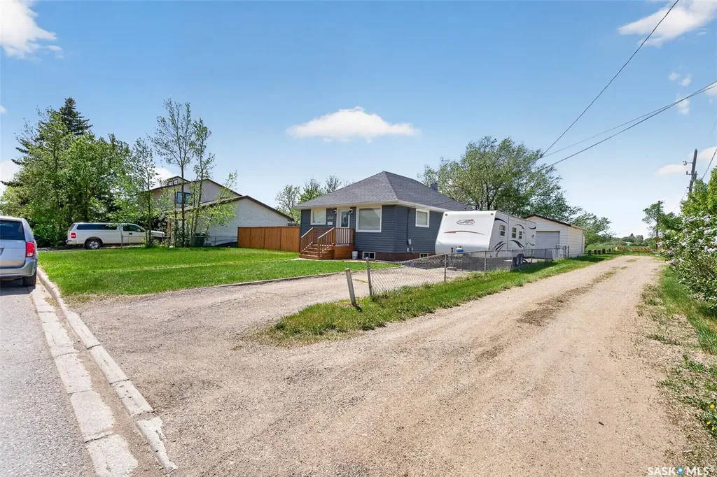 1002 4th Avenue SW Moose Jaw SK S6H 5W1