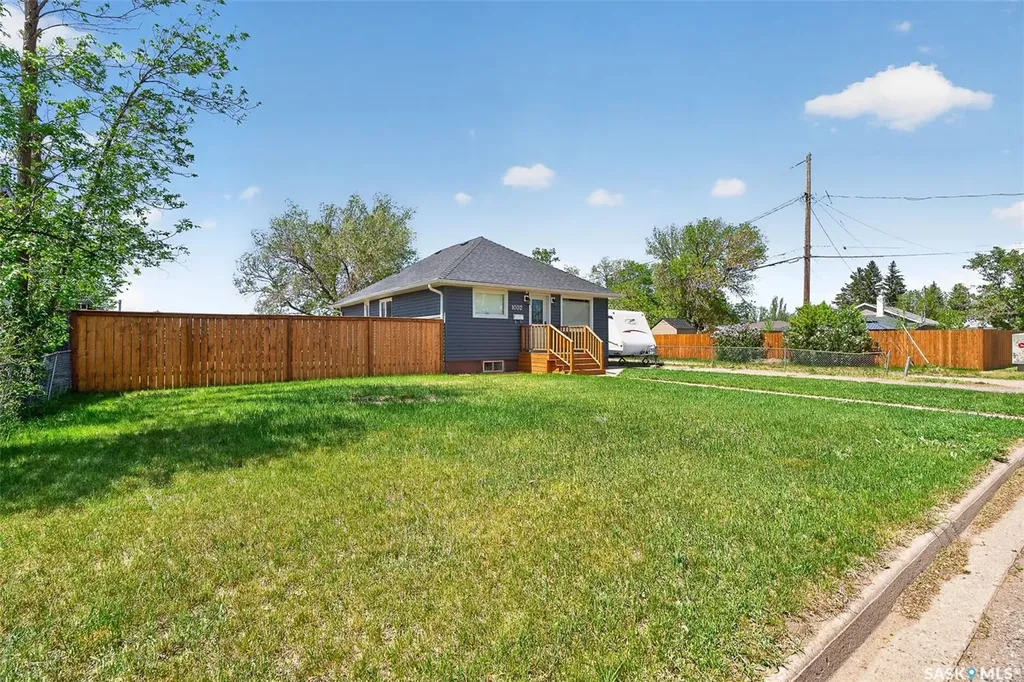 1002 4th Avenue SW Moose Jaw SK S6H 5W1