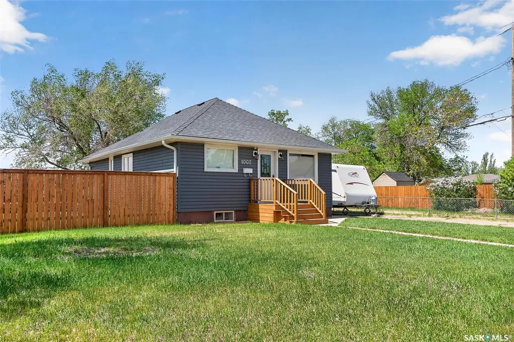 1002 4th Avenue SW Moose Jaw SK S6H 5W1