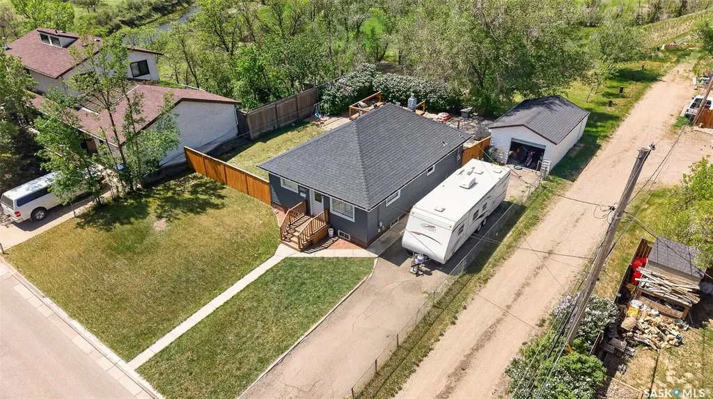 1002 4th Avenue SW Moose Jaw SK S6H 5W1
