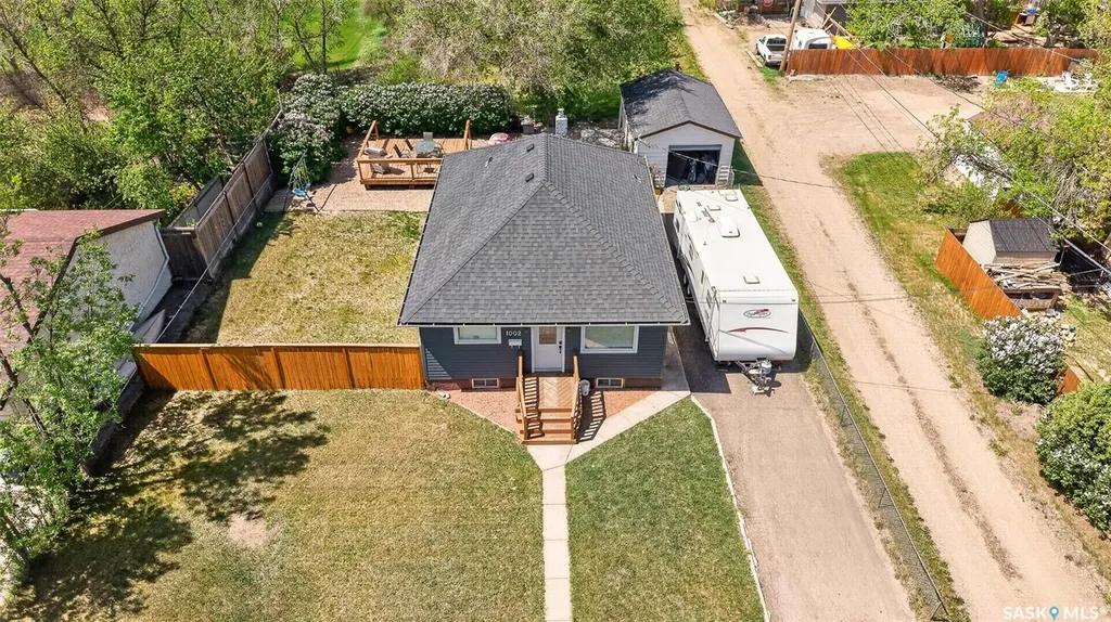 1002 4th Avenue SW Moose Jaw SK S6H 5W1