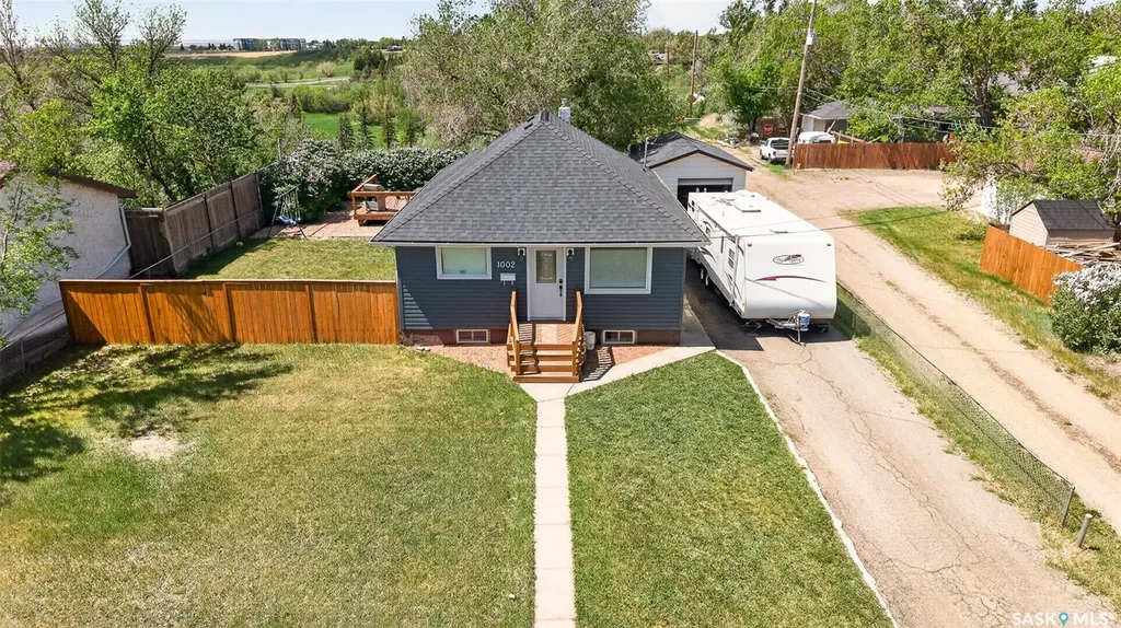 1002 4th Avenue SW Moose Jaw SK S6H 5W1