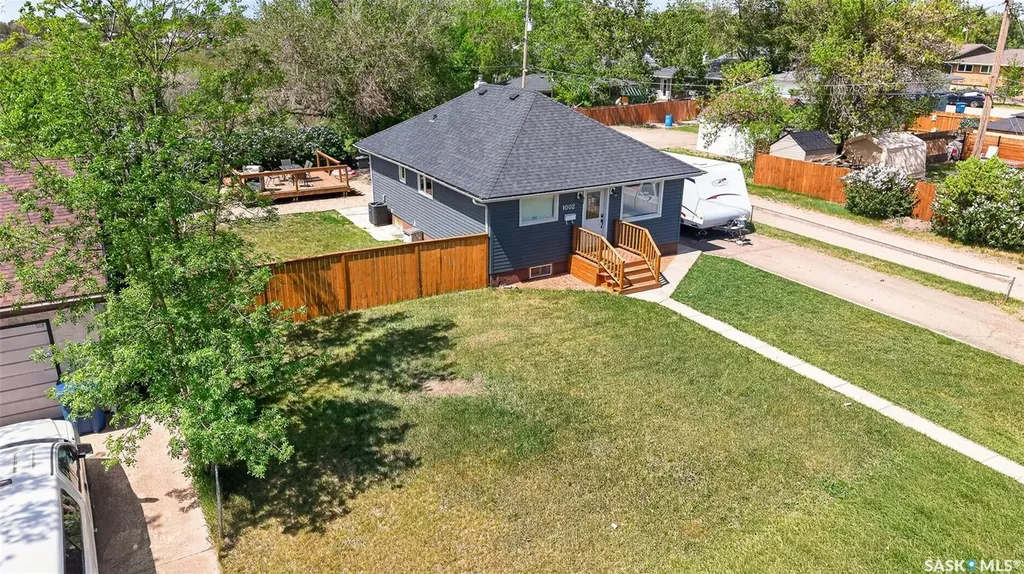 1002 4th Avenue SW Moose Jaw SK S6H 5W1