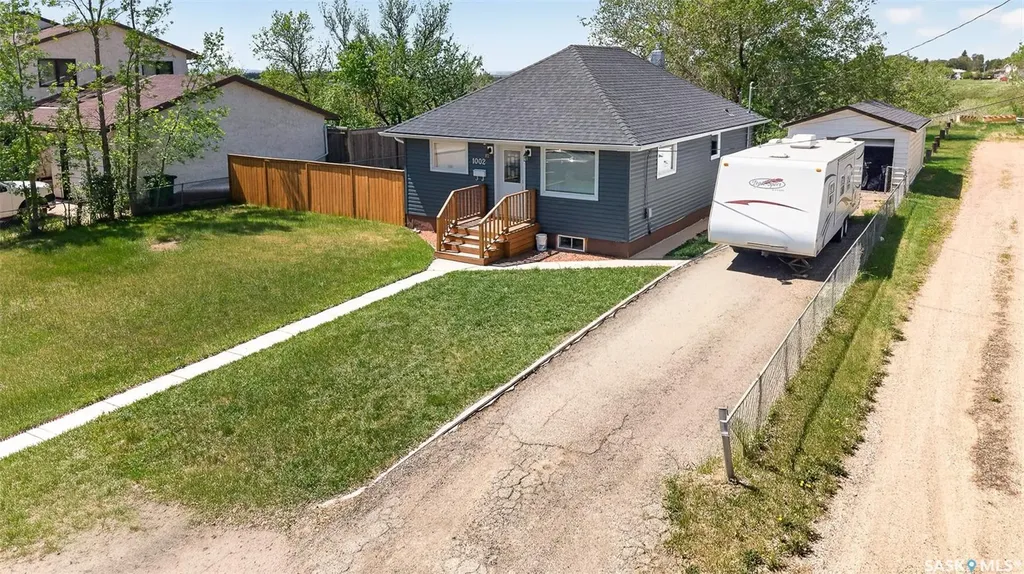 1002 4th Avenue SW Moose Jaw SK S6H 5W1