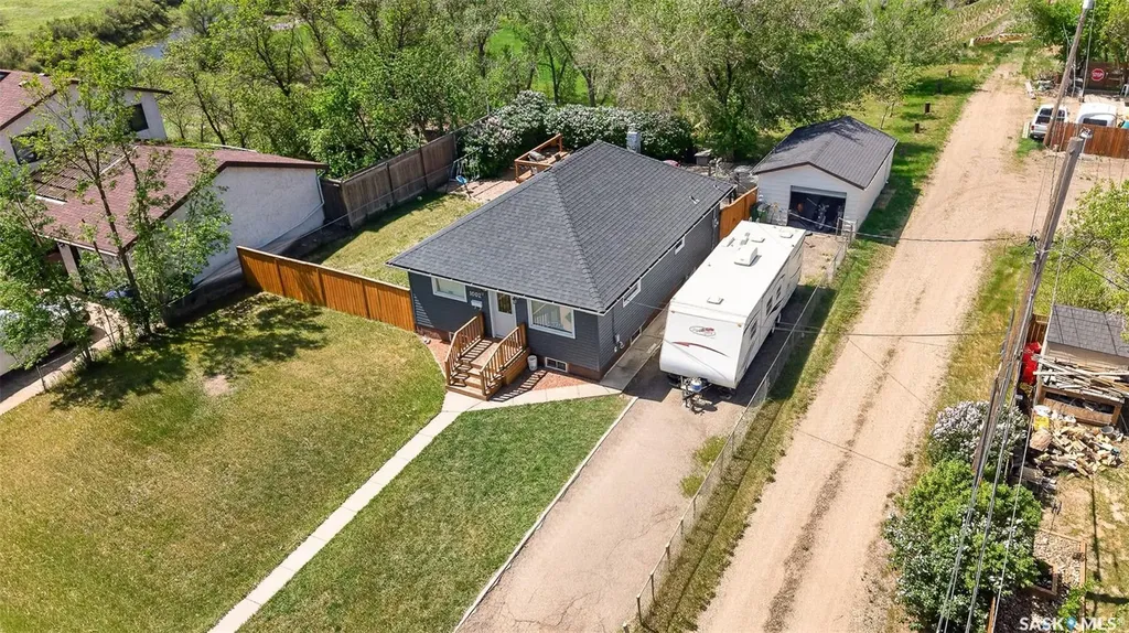 1002 4th Avenue SW Moose Jaw SK S6H 5W1