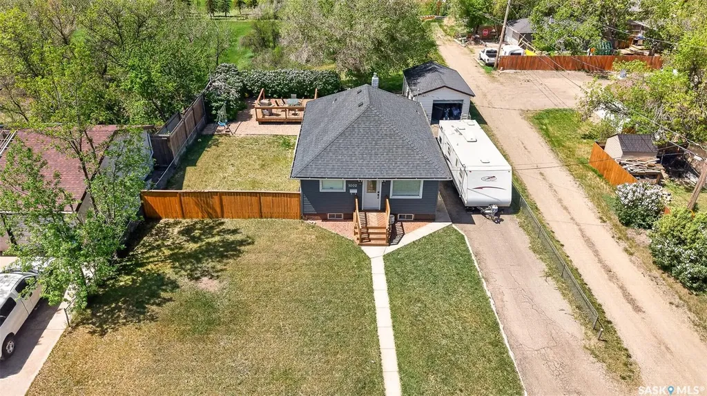 1002 4th Avenue SW Moose Jaw SK S6H 5W1