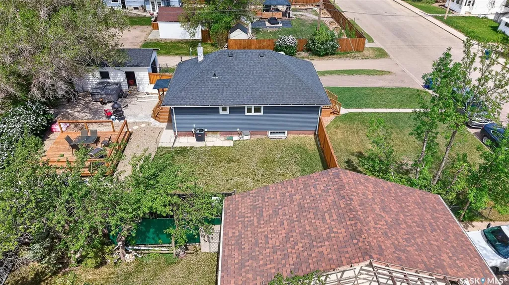 1002 4th Avenue SW Moose Jaw SK S6H 5W1