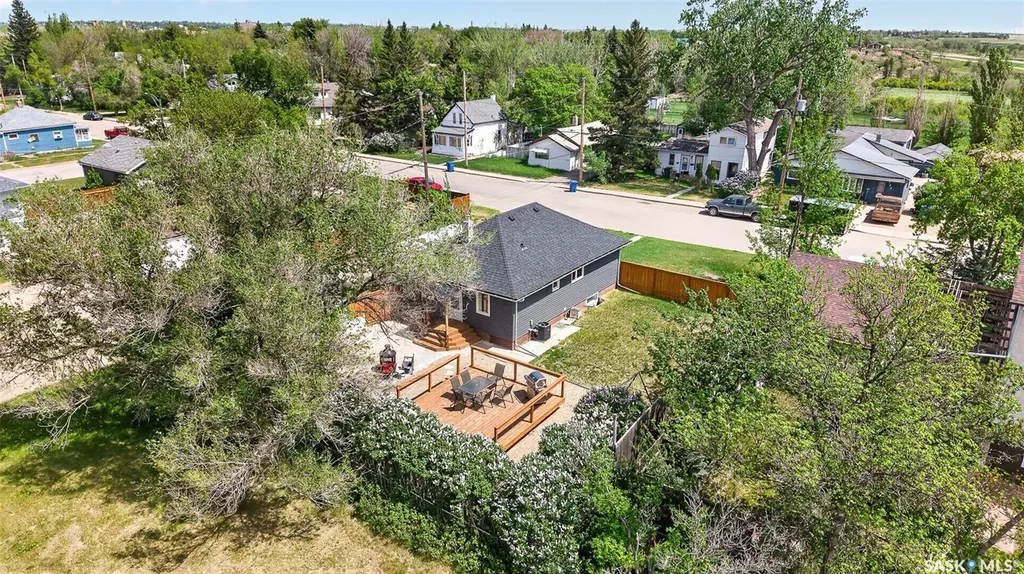 1002 4th Avenue SW Moose Jaw SK S6H 5W1