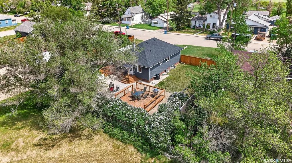 1002 4th Avenue SW Moose Jaw SK S6H 5W1