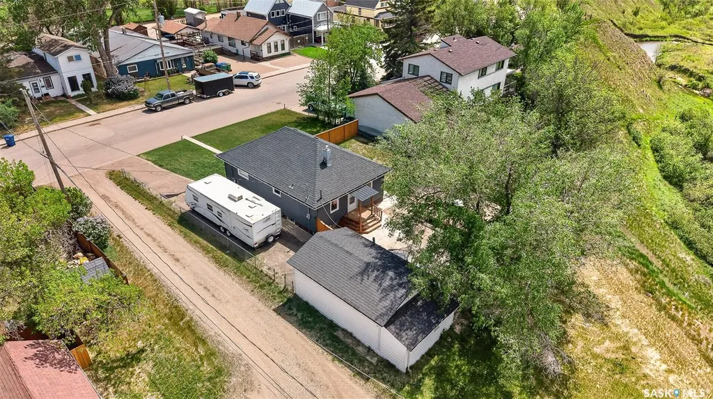 1002 4th Avenue SW Moose Jaw SK S6H 5W1