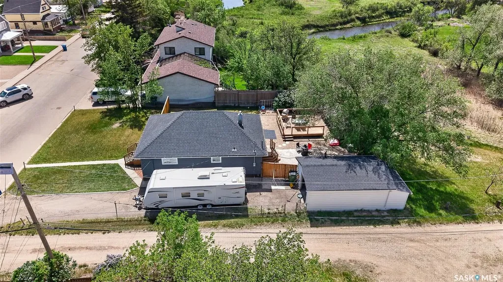 1002 4th Avenue SW Moose Jaw SK S6H 5W1