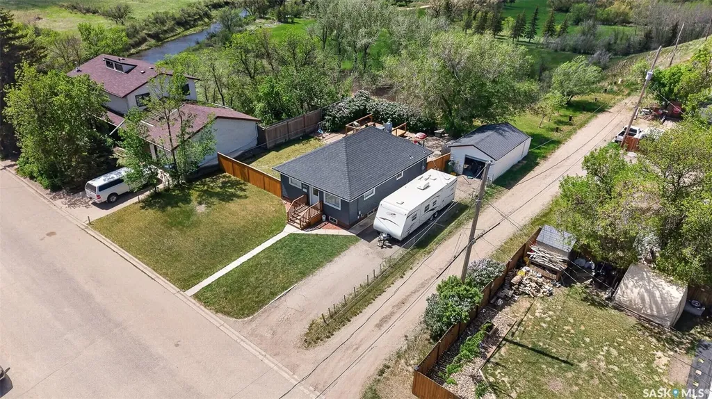 1002 4th Avenue SW Moose Jaw SK S6H 5W1