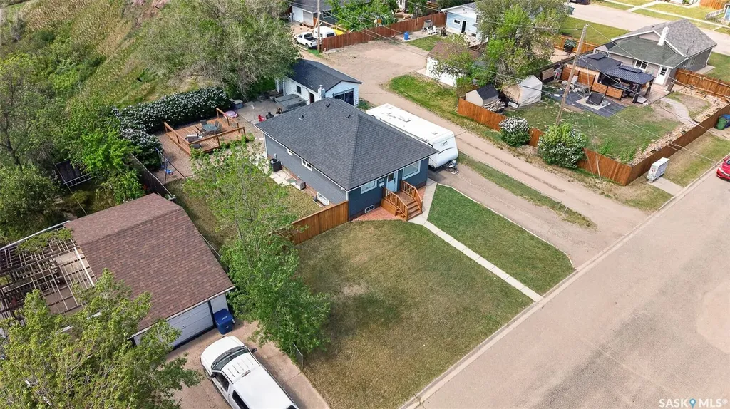 1002 4th Avenue SW Moose Jaw SK S6H 5W1