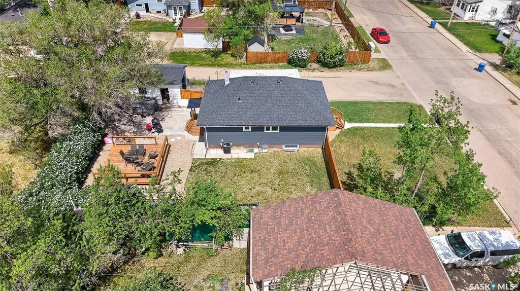 1002 4th Avenue SW Moose Jaw SK S6H 5W1