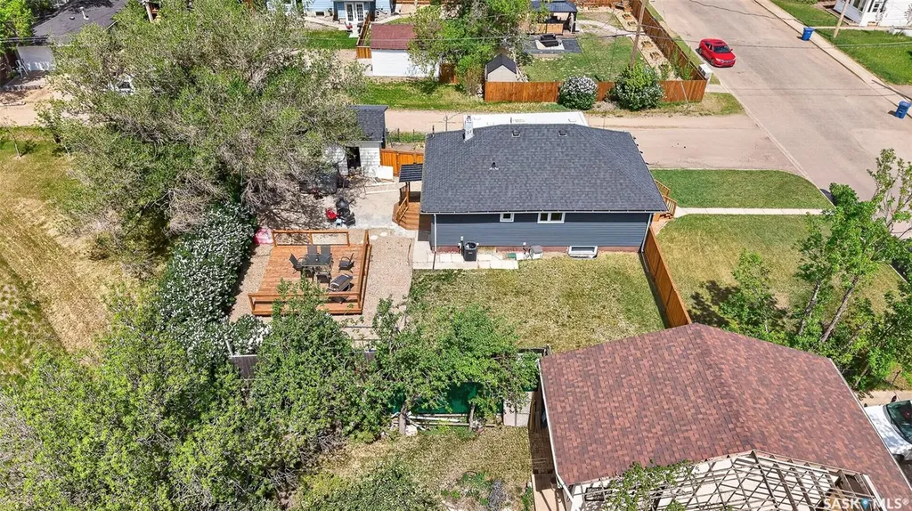 1002 4th Avenue SW Moose Jaw SK S6H 5W1