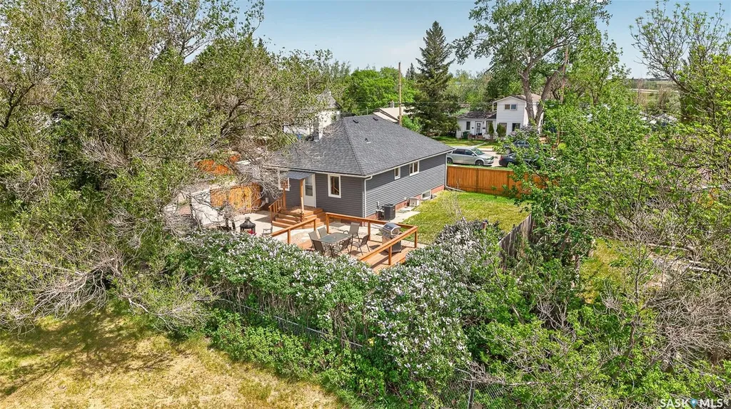 1002 4th Avenue SW Moose Jaw SK S6H 5W1
