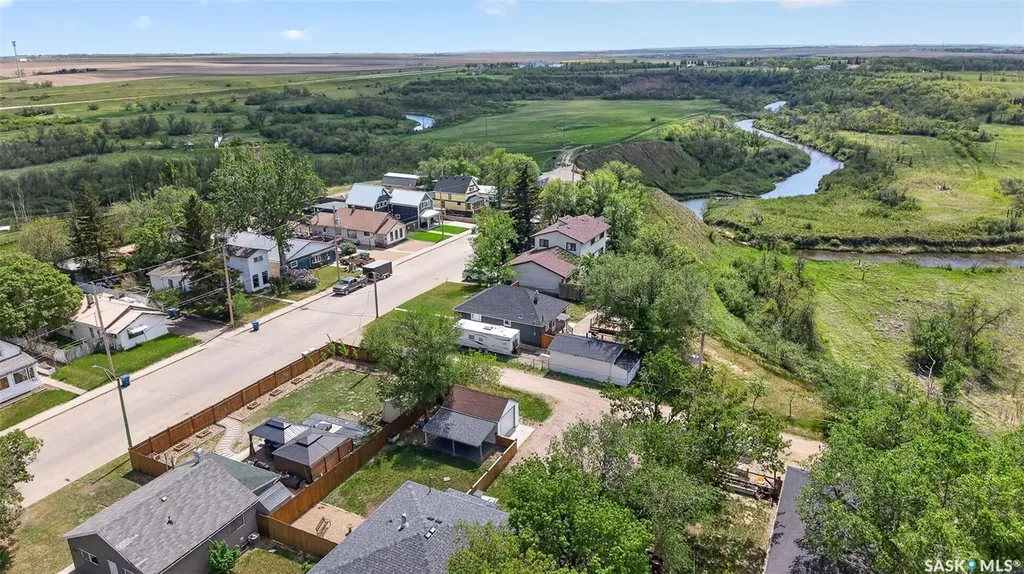 1002 4th Avenue SW Moose Jaw SK S6H 5W1
