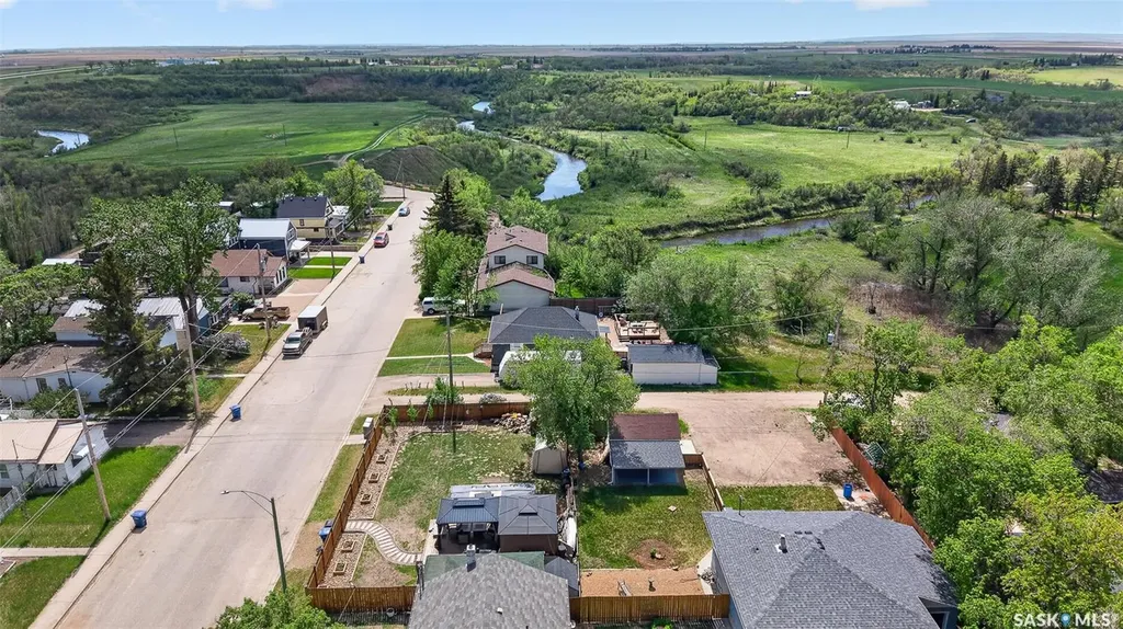 1002 4th Avenue SW Moose Jaw SK S6H 5W1