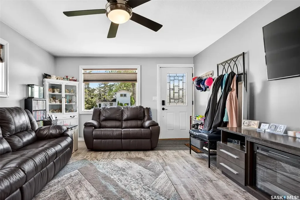 1002 4th Avenue SW Moose Jaw SK S6H 5W1