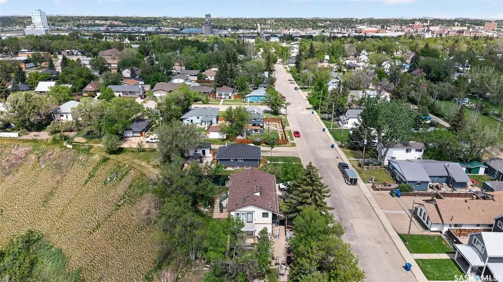 1002 4th Avenue SW Moose Jaw SK S6H 5W1