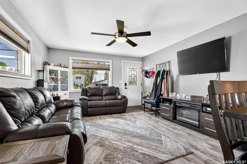1002 4th Avenue SW Moose Jaw SK S6H 5W1