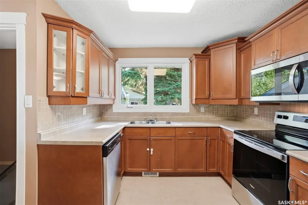 2019 Louise Avenue Saskatoon SK S7J 2C1