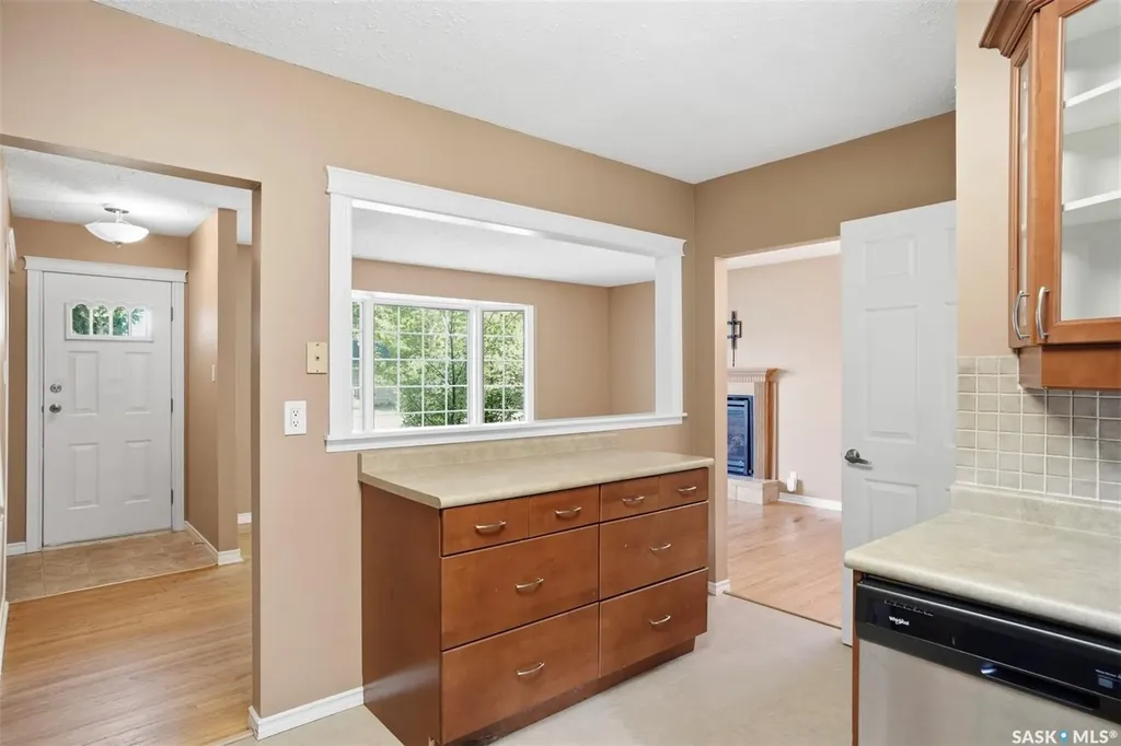 2019 Louise Avenue Saskatoon SK S7J 2C1