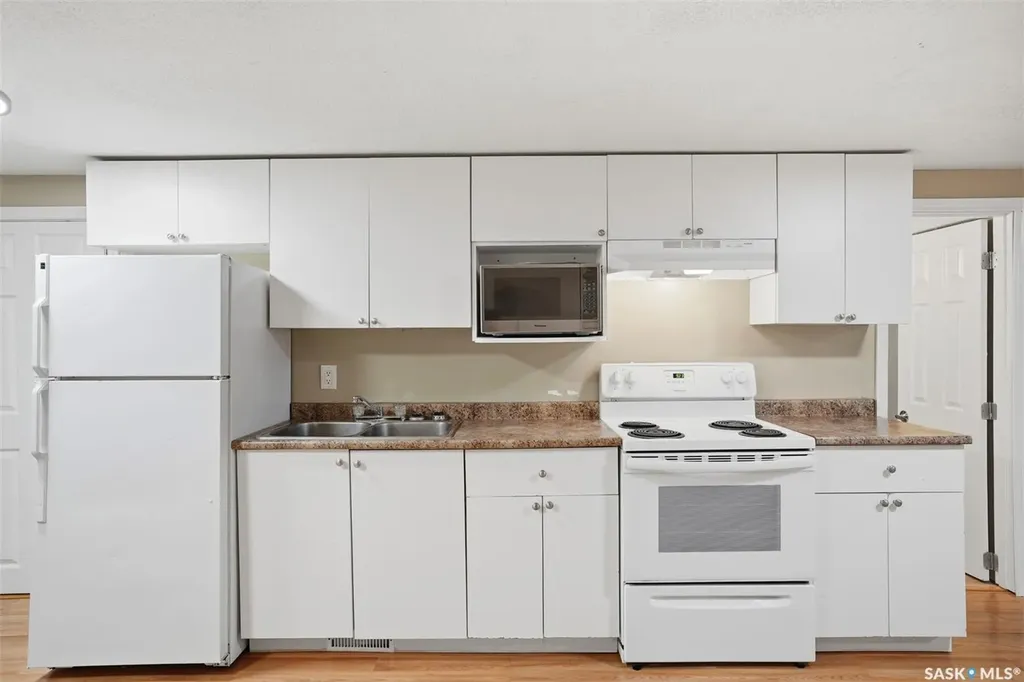 2019 Louise Avenue Saskatoon SK S7J 2C1