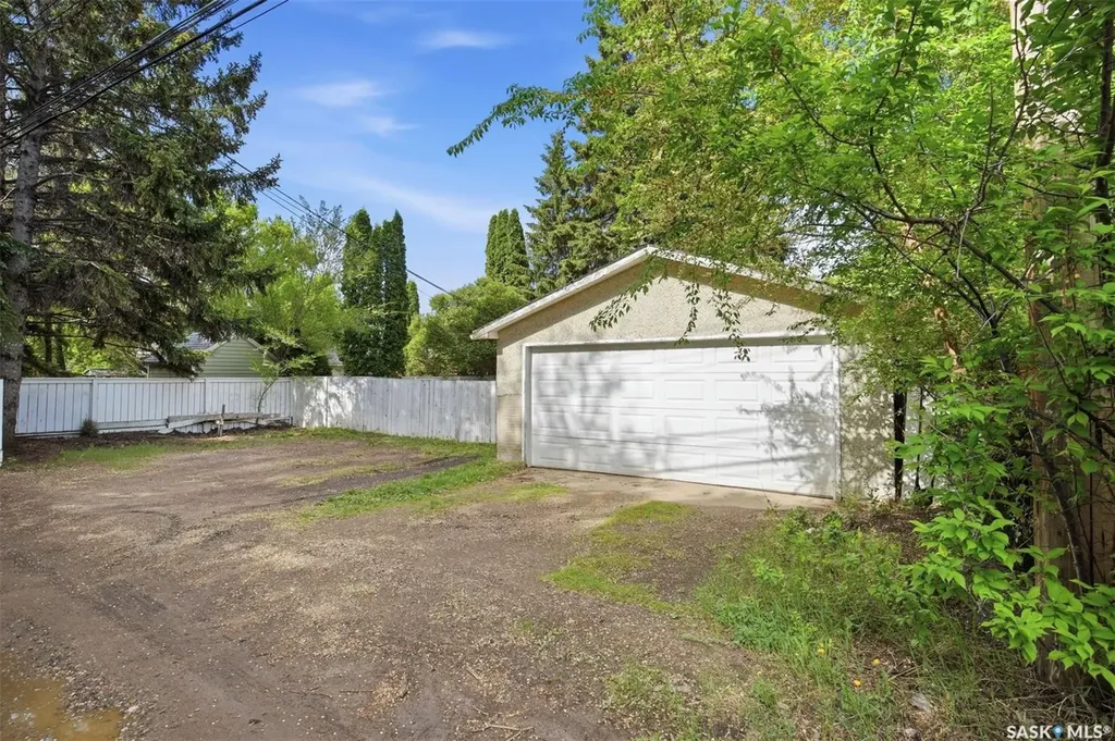 2019 Louise Avenue Saskatoon SK S7J 2C1