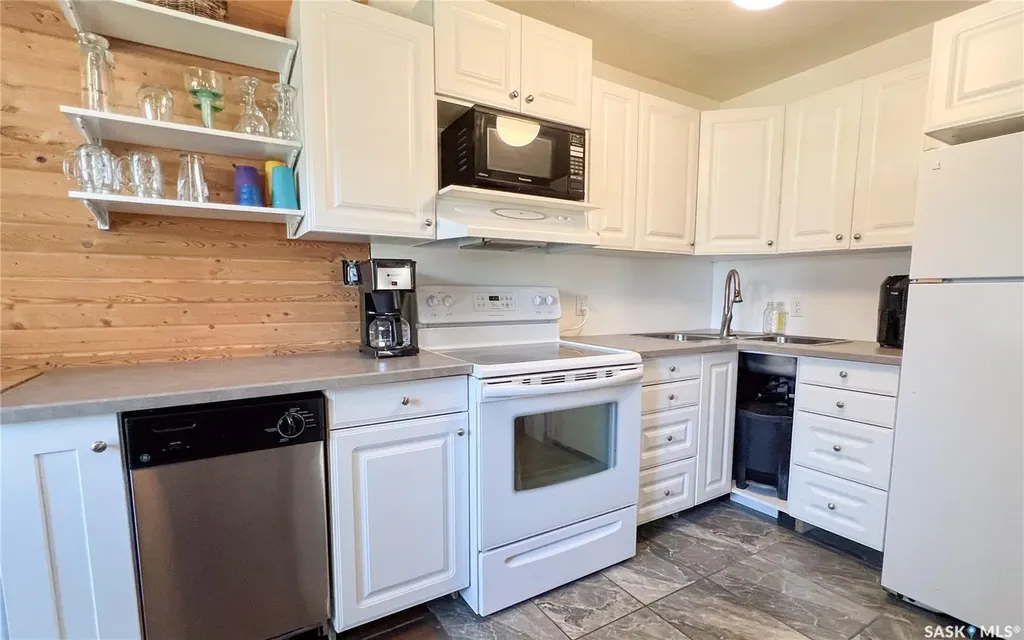 4 3rd Crescent S Candle Lake SK S0J 3E0