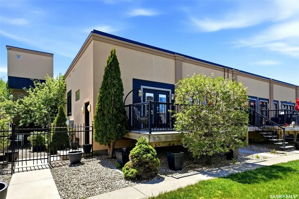 1324 Halifax Street Regina SK S4R 1V1