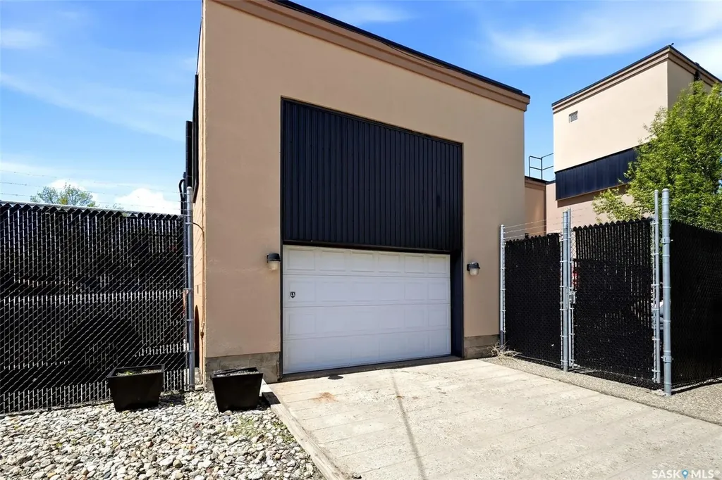 1324 Halifax Street Regina SK S4R 1V1