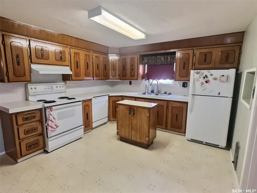 609 Henry Street Estevan SK S4A 2B7