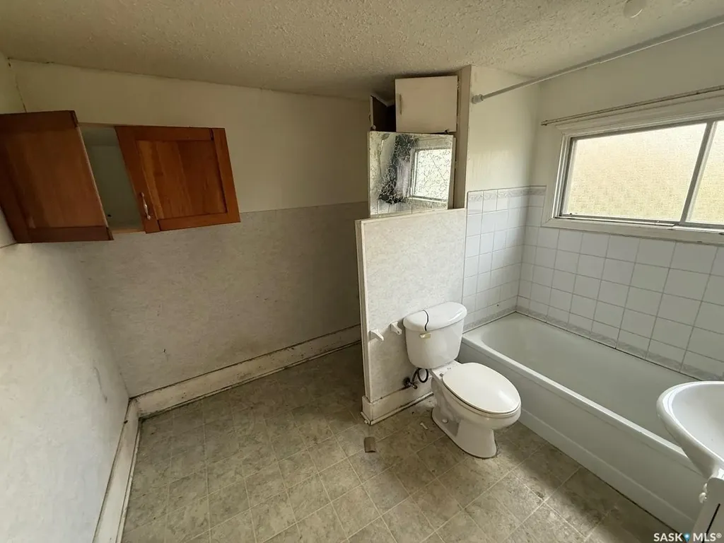 1712 103rd Street North Battleford SK S9A 1L9