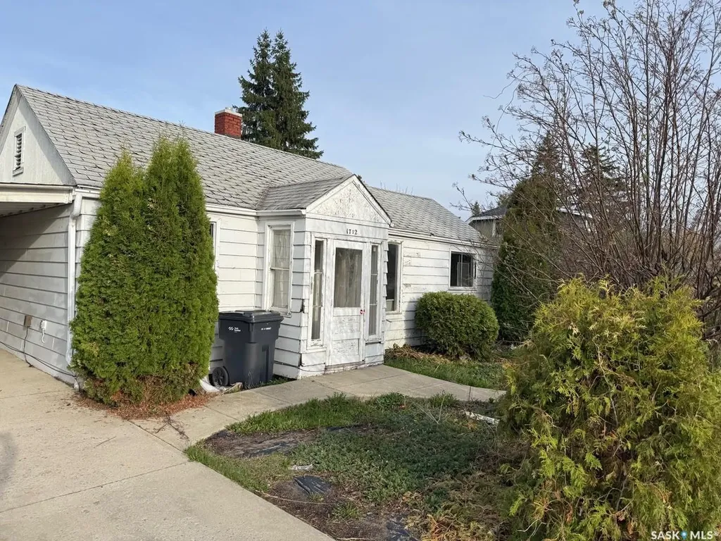 1712 103rd Street North Battleford SK S9A 1L9