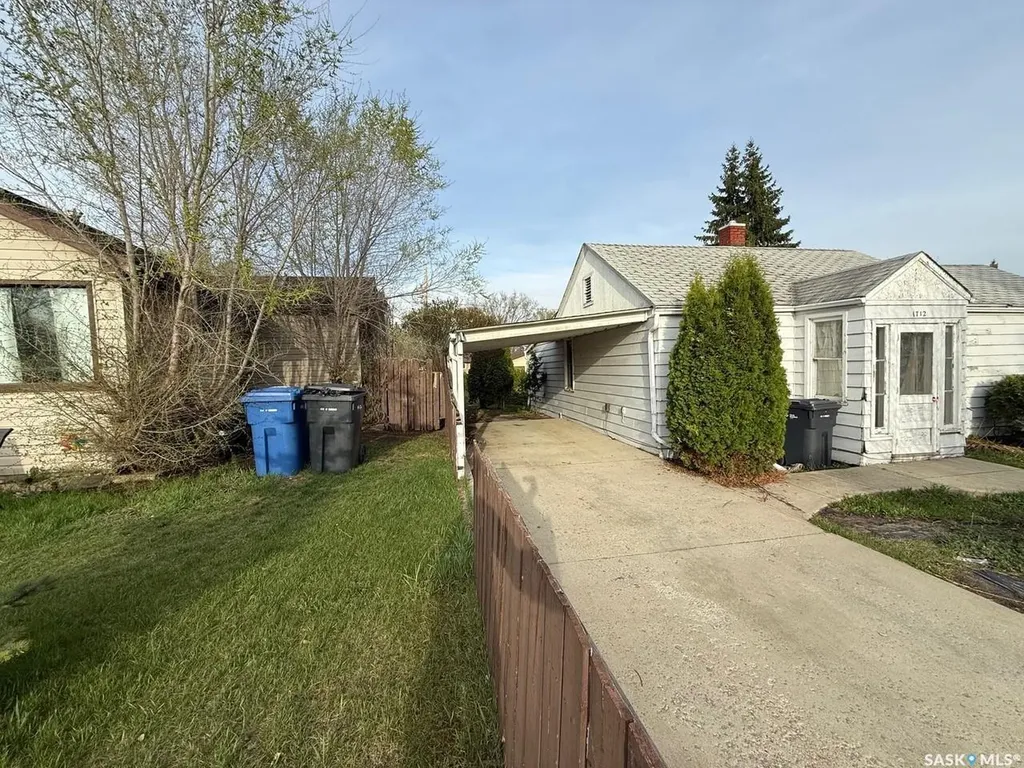1712 103rd Street North Battleford SK S9A 1L9
