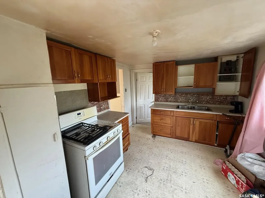 1712 103rd Street North Battleford SK S9A 1L9