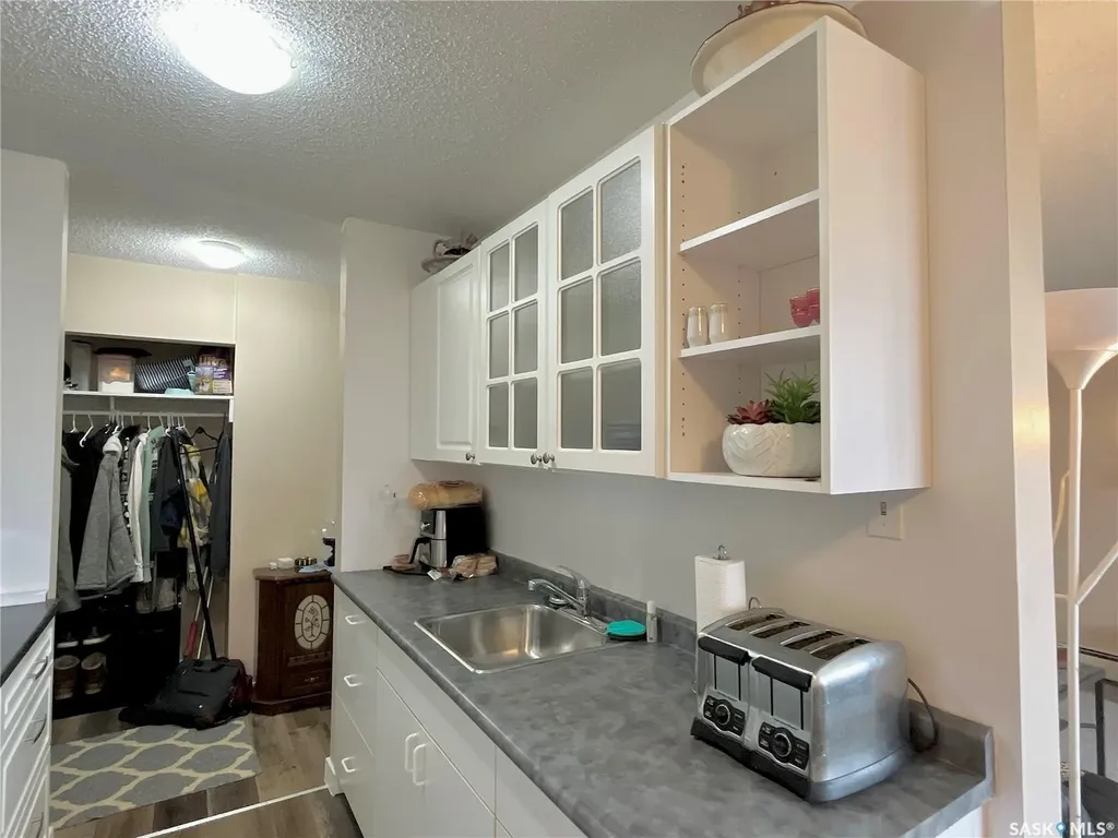 502 5th Avenue Weyburn SK S4H 2W1