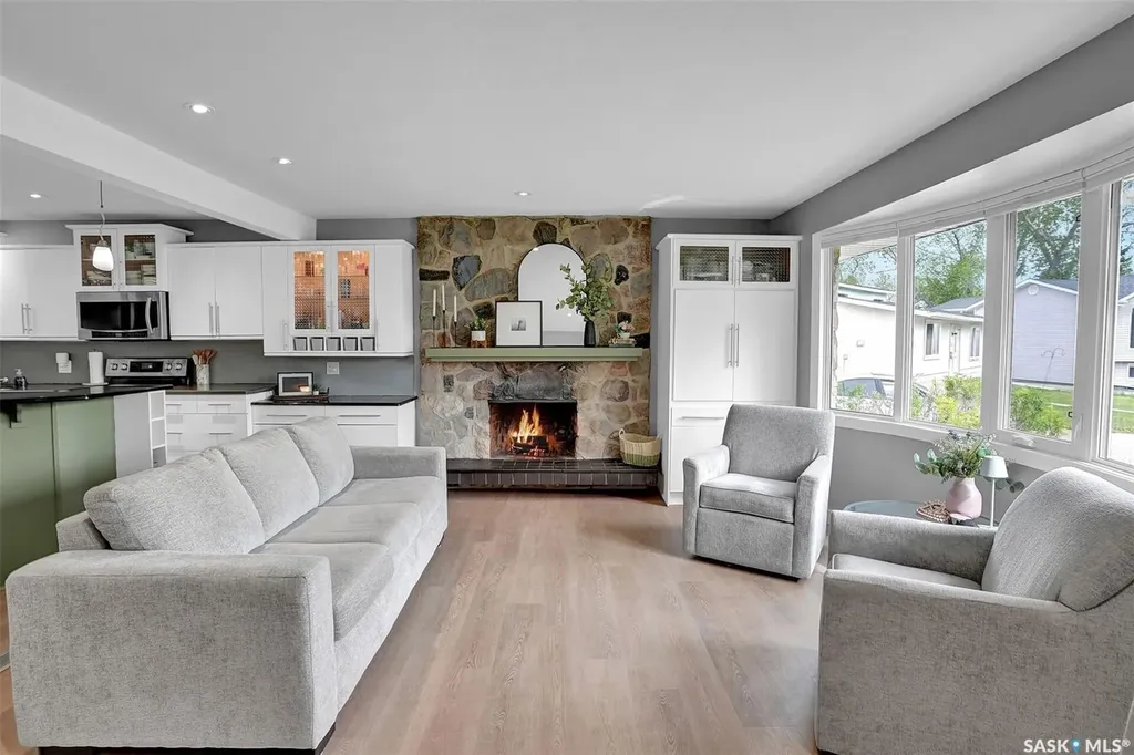 28 Pleasantview Bay Regina SK S4R 5H3