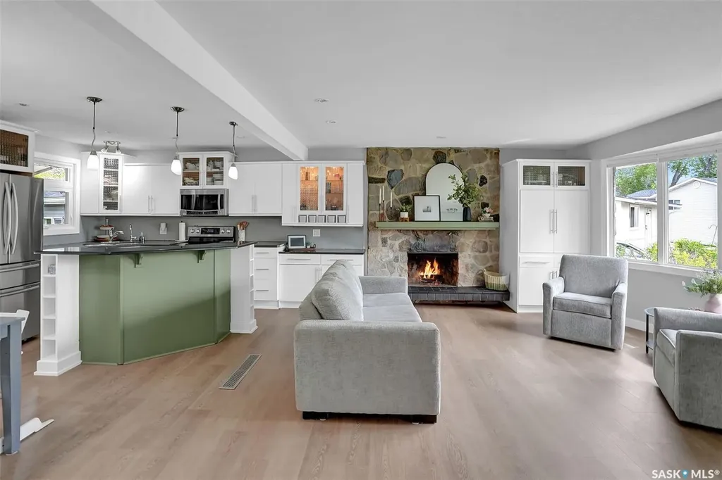 28 Pleasantview Bay Regina SK S4R 5H3