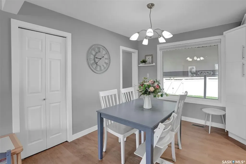 28 Pleasantview Bay Regina SK S4R 5H3