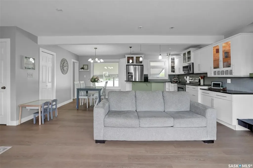 28 Pleasantview Bay Regina SK S4R 5H3